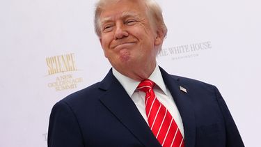 El presidente estadounidense Donald Trump a su llegada a un evento en el Instituto de la Paz de Estados Unidos, el jueves 8 de octubre de 2026, en Washington. (AP Foto/Julia Demaree Nikhinson)