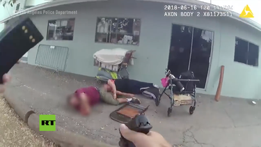 fuerte video: policias matan a la rehen de un atacante armado con cuchillo en ee.uu. (18+)