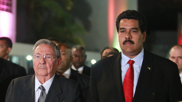 americateve | La Policía impide una marcha de galenos opositores que pretendían entregar propuestas para tratar de atajar la crisis del sistema sanitario. Mueren dos estudiantes y el número de fallecidos en las protestas sube a 23.