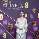 Saoirse Ronan posa a su llegada a la 78a edición de los Premios de la Academia Británica de Cine, BAFTA, en Londres, el domingo 16 de febrero de 2025. (Foto Joel C Ryan/Invision/AP)