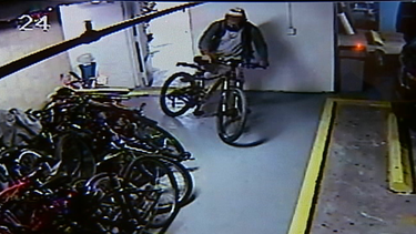 ladron roba la bicicleta del ex congresista joe garcia