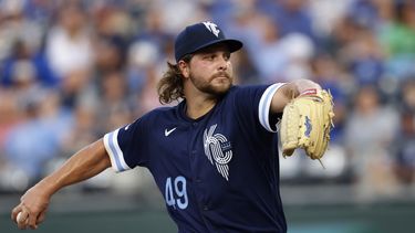 Reales apalean 8-1 a Orioles; Heasley labora 7 entradas