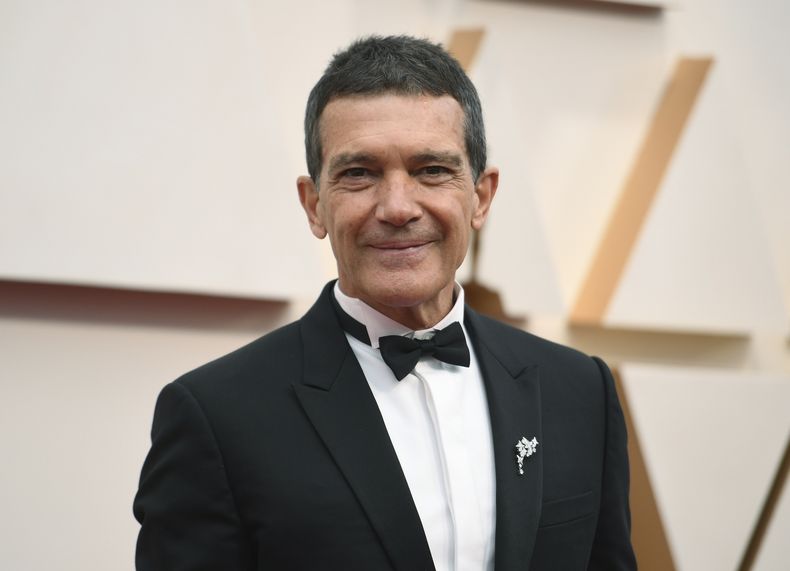 ESP-CEL_CORONAVIRUS-ANTONIO_BANDERAS-0.jpg