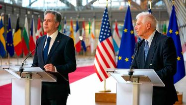 los jefes de la diplomacia de ee.uu. y la union europea viajan a oriente medio