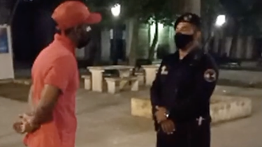 maykel osorbo  cara a cara frente a un boina negra: yo soy cubano al igual que usted