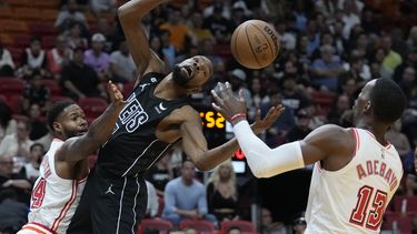 Durant fuera dos semanas con esguince de rodilla