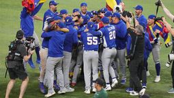 Venezuela celebra tras vencer 3-2 a Estados Unidos en la final del Clásico Mundial de béisbol, el martes 17 de marzo de 2026, en Miami. (AP Foto/Lynne Sladky) Venezuela celebra tras vencer 3-2 a Estados Unidos en la final del Clásico Mundial de béisbol, el martes 17 de marzo de 2026, en Miami. (AP Foto/Lynne Sladky)