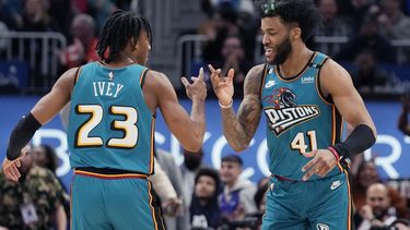 Bey rompe el empate y Pistons derrotan a Hornets