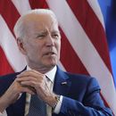 El presidente Joe Biden responde preguntas sobre el límite de deuda de EEUU antes de una reunión bilateral con el primer ministro de Austraila, Anthony Albanese, al marco de la cumbre del G7 en Hiroshima, Japón, el sábado 20 de mayo de 2023. (AP Foto/Susan Walsh)