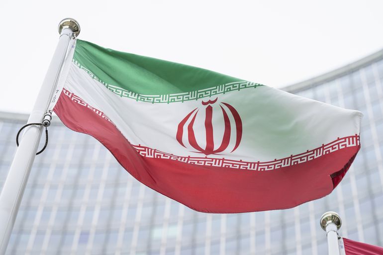 Irán y potencias reanudan conversaciones sobre tema nuclear