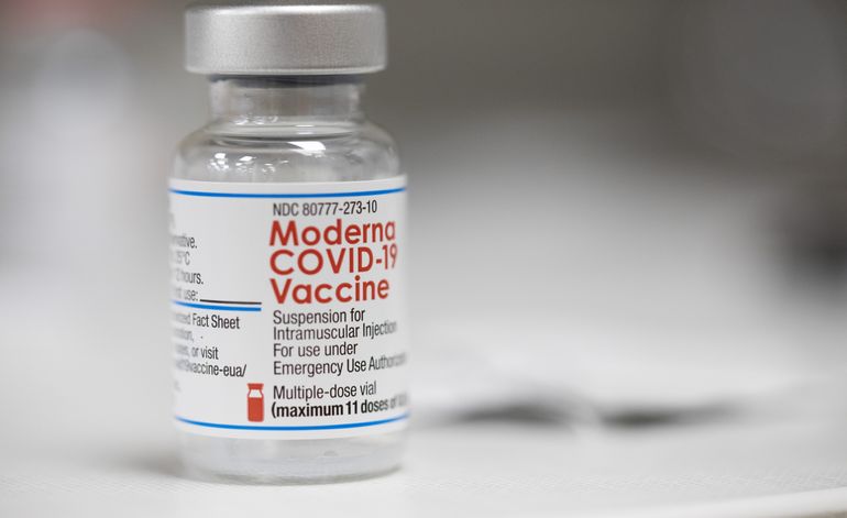 EEUU debate si modifica vacuna contra COVID para otoño