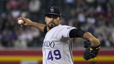 McMahon pega jonrón en la 9na; Rockies ganan en Arizona