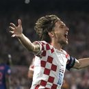 El volante croata Luka Modric celebra tras marcar el cuarto gol en la victoria 4-2 ante Holanda en las semifinales de la Liga de Naciones, el miércoles 14 de junio de 2023, en Rotterdam. (AP Foto/Patrick Post)