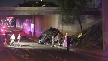 california: mueren 3 adolescentes al volcar su auto