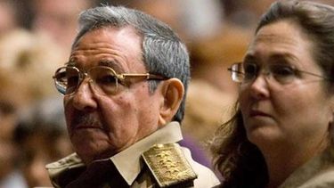El dictador general de ejército Raúl Castro y su hija Deborah Castro Espín.