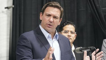 juez permite a las escuelas de florida que obliguen a los estudiantes a usar mascarilla