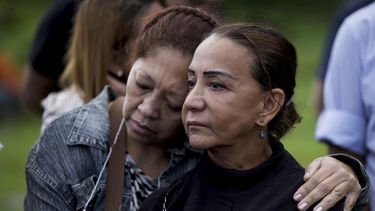 Venezuela: entierran a expolicía rebelde