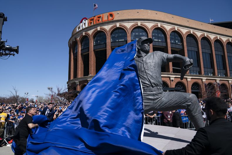 DEP-BEI METS-SEAVER-ESTATUA