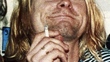 americateve | Fotograf&iacute;a de archivo de 1993 muestra a Kurt Cobain, cantante principal del grupo Nirvana. (Foto AP/Mark J.Terrill, archivo)