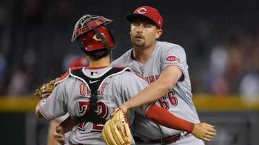 Mahle brilla sin premio, Rojos ganan a Arizona en 12 innings