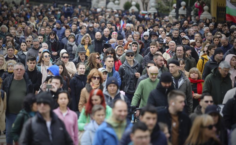 Una protesta contra la corrupción en Sofia, Bulgaria, el 12 de abril del 2025. (AP foto/Valentina Petrova)