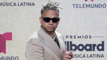 ARCHIVO - Ovy On The Drums llega a los Billboard Latin Music Awards el 23 de septiembre de2021, en el Watsco Center en Coral Gables, Florida. El productor musical Ovy On The Drums lanzó su EP debut “Cassette 01” con Myke Towers en marzo de 2024. (Foto AP/Marta Lavandier, archivo)