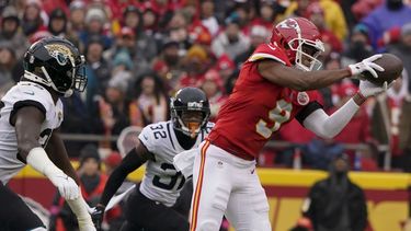 Decisión de canjear a Hill rindió frutos con los Chiefs