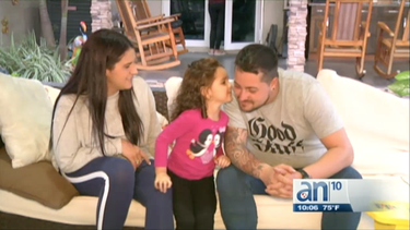 a un ano de la eliminacion de la politica  pies secos/pies mojados, familia cubana que entro ilegalmente sale de las sombras