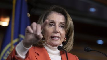 Pelosi convence a opositores a que la apoyen
