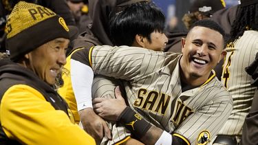 Padres blanquean 6-0 a Mets y avanzan a serie divisional