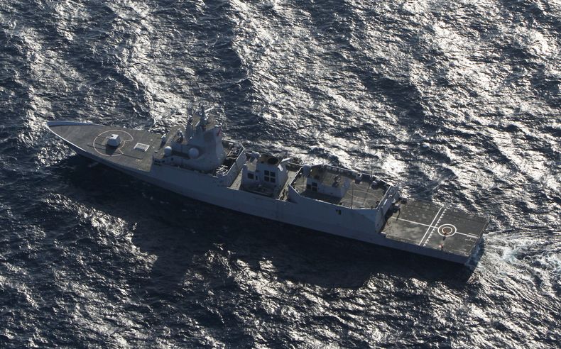 Esta fotograf&iacute;a muestra al buque noruego "Helge Ingstad" desde el aire entre Chipre y Siria, el s&aacute;bado 4 de enero de 2014. El primer cargamento de precursores de gases neurot&oacute;xicos sirios ha salido del pa&iacute;s en un buqu