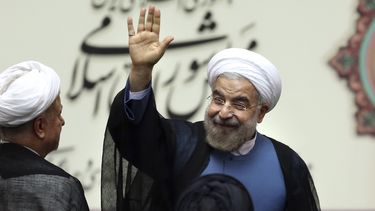 americateve | Esta fotograf&iacute;a del domingo 4 de agosto del 2013 muestra al nuevo presidente iraqu&iacute; Has&aacute;n Ruhani tras juramentar su cargo en el Parlamento, en Teher&aacute;n, Ir&aacute;n. (Foto AP/Ebrahim Noroozi)