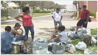 balseros desamparados son ayudados por la comunidad