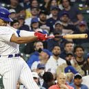 Christopher Morel de los Cachorros de Chicago conecta un jonrón ante los Guardianes de Cleveland, el domingo 2 de julio de 2023, en Chicago. (AP Foto/David Banks)