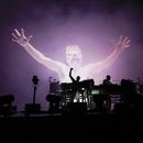 ARCHIVO - Ed Simons, izquierda, y Tom Rowlands de The Chemical Brothers durante su presentación en Field Day, el 20 de agosto de, 2022, en Victoria Park en Londres. Los Chemical Brothers lanzaron su 10mo álbum de estudio For That Beautiful Feeling, el viernes 8 de septiembre de 2023. (Foto Alberto Pezzali/Invision/AP, archivo)