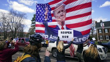 Trump exige que 3 estados levanten confinamiento por virus