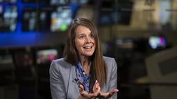 ARCHIVO - La directora de la Agencia de Ciberseguridad y Seguridad de las Infraestructuras de Estados Unidos (CISA), Jen Easterly, habla con The Associated Press en Washington, el miércoles 2 de octubre de 2024. (AP foto/Ben Curtis, archivo)