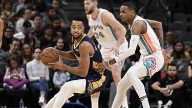 Pelicans vencen a Spurs y avivan esperanzas