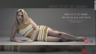 una campana contra la violencia hacia las mujeres usa el famoso vestido que cambia de color