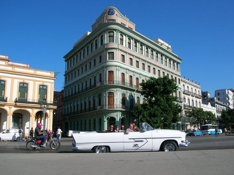 El Saratoga es uno de los edificios de estilo neoclásico más emblemáticos de la Habana Vieja.
