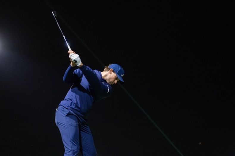 Thomas Detry, de 4Aces GC, en el hoyo 17 en la tercera ronda del torneo de LIV Golf en el Riyadh Golf Club el viernes 6 de febrero del 2026. (Mateo Villalba/LIV Golf via AP)