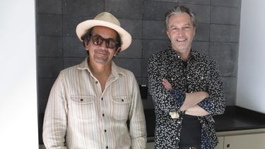 Jorge Villamizar, izquierda, y André Lópes de la banda estadounidense Bacilos posan para un retrato en la Ciudad de México el martes 28 de mayo de 2024. Bacilos se presentarán el concierto el 1 de junio. (Foto AP/Berenice Bautista)