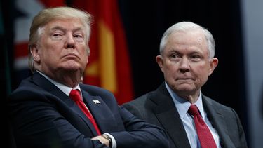 Trump ordenó pedir a Sessions que no se recusara de pesquisa