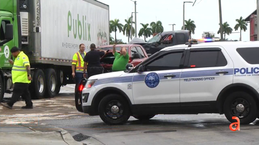 varios heridos tras aparatoso accidente que involucro varios carros y un camion de publix
