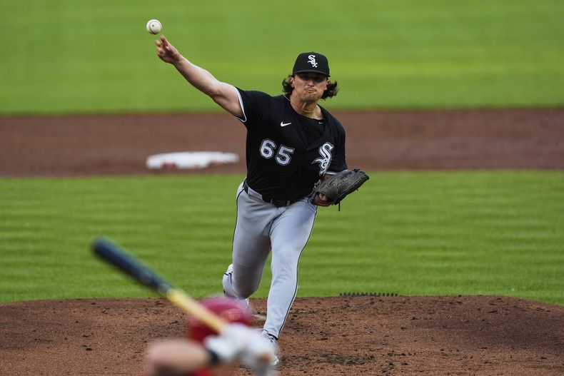 Davis Martin, de los Medias Blancas de Chicago, realiza un lanzamiento en el juego del miércoles 14 de mayo de 2025, ante los Rojos de Cincinnati (AP Foto/Carolyn Kaster)