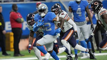 Lions apalean 41-10 a Bears y aspiran a los playoffs