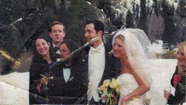 americateve | Desde hace años, una mujer tenía en sus manos una fotografía que estaba en la Zona Cero. Luego de una larga campaña para saber quiénes eran los retratados, un usuario de Twitter resolvió el misterio