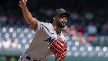 Alcántara logra 5to juego completo; Marlins se imponen