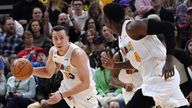 Heat vence 126-123 al Jazz con un triple tardío de Herro