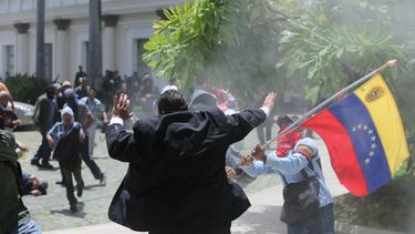 asi asaltaron la asamblea nacional de venezuela los colectivos chavistas